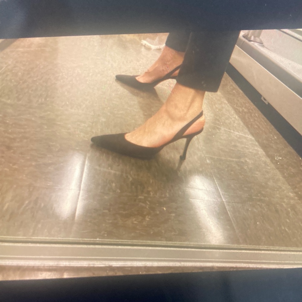 Manolo blahnik 3” heels - pointy toe